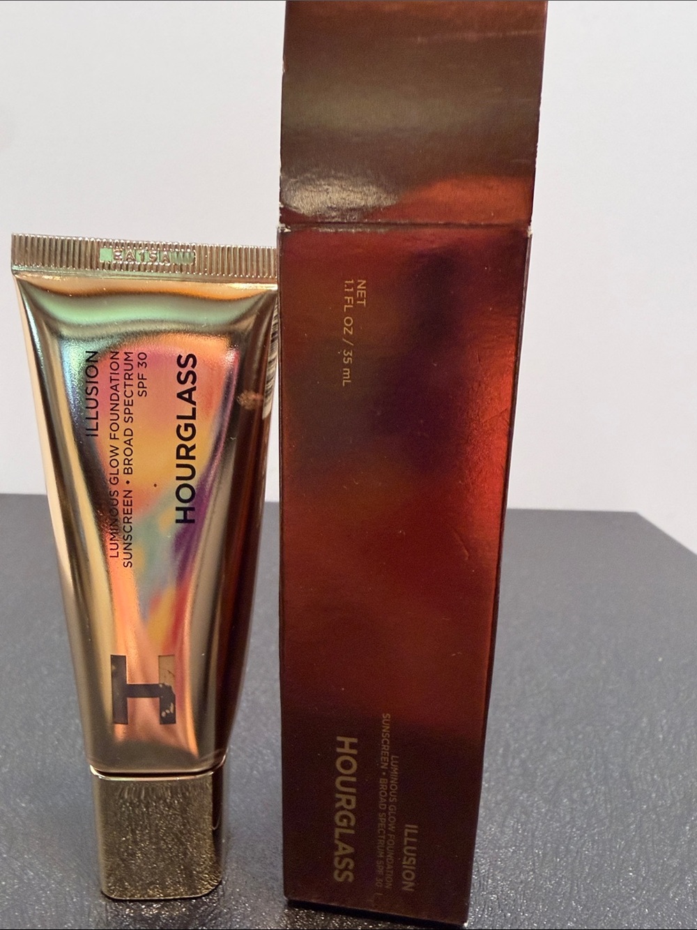 Hourglass Illusion Luminous Glow Foundation -shade 10